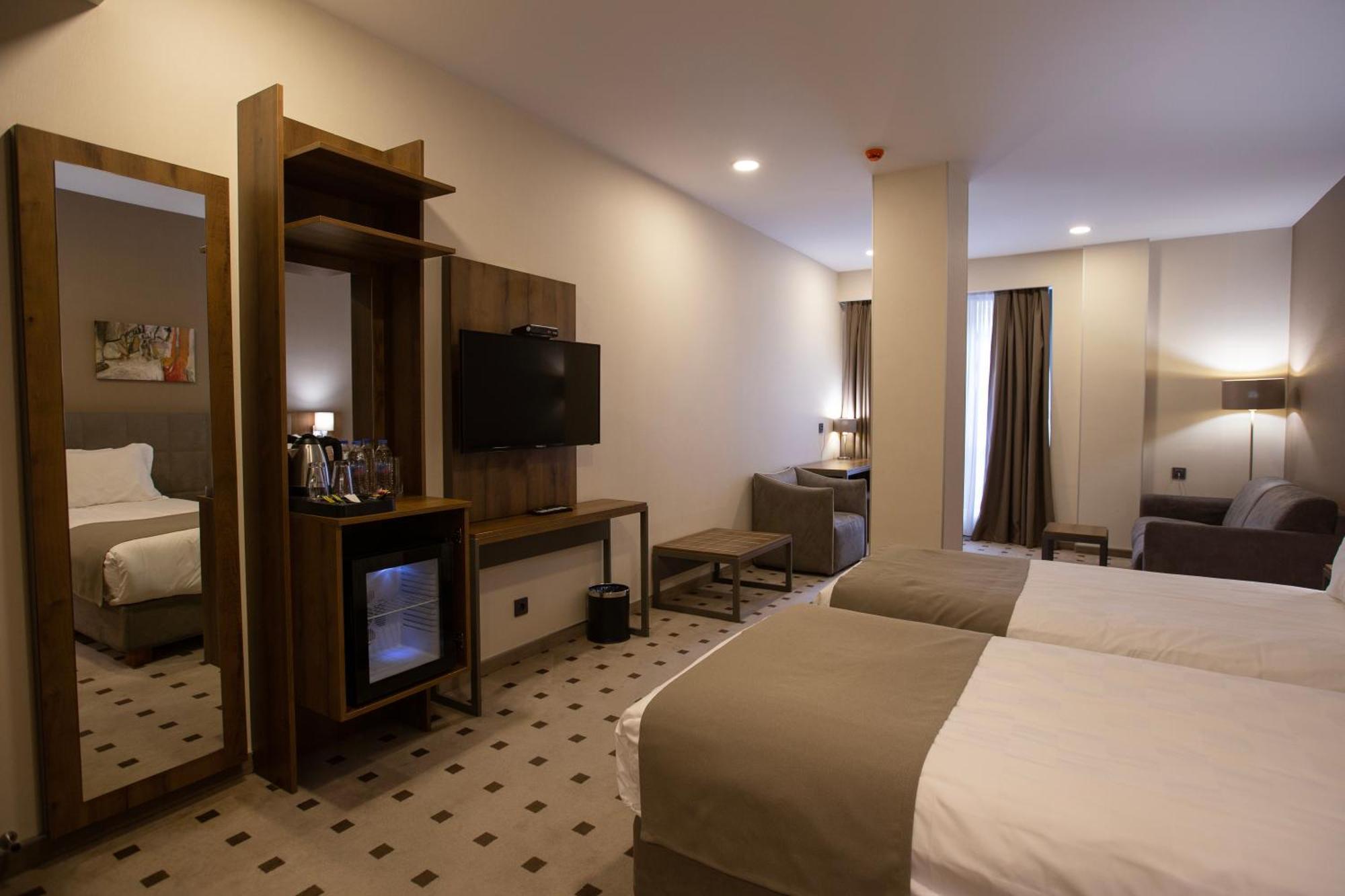 Avenue Hotel Tbilisi Exterior photo