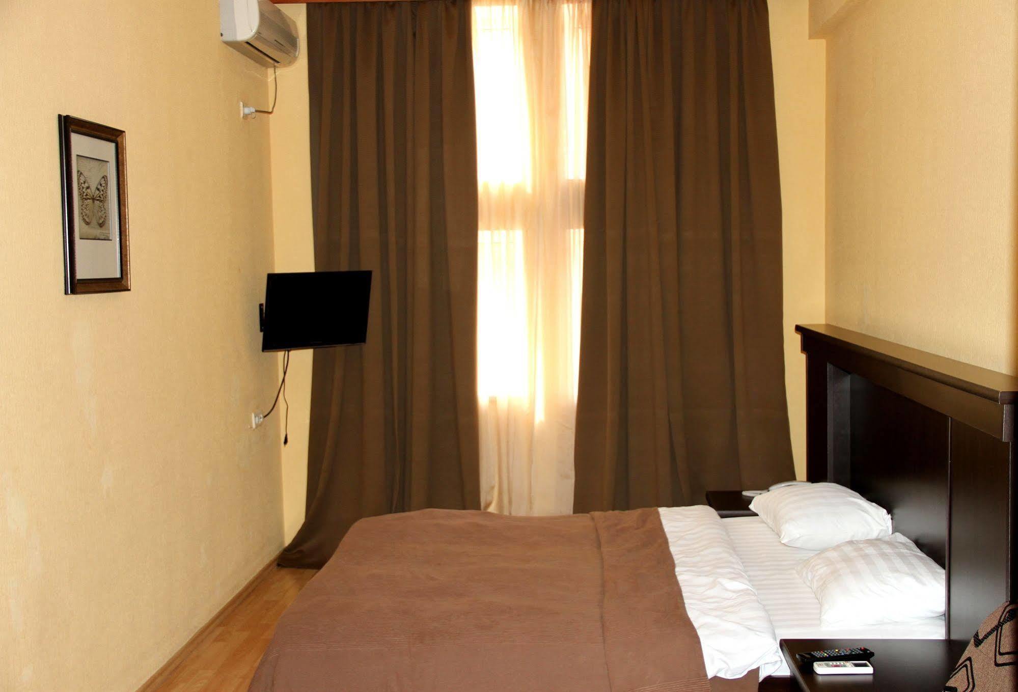 Avenue Hotel Tbilisi Exterior photo